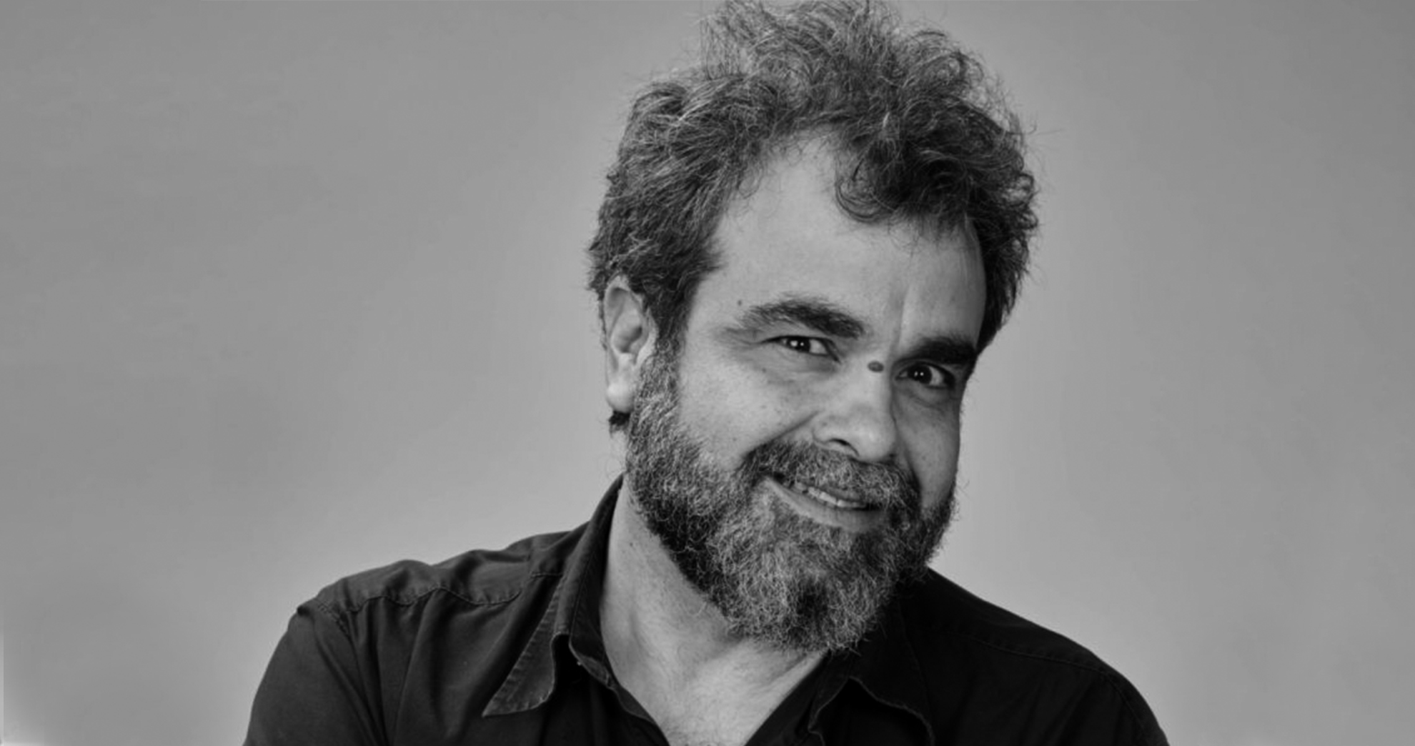 «Todos juntos se escribe separado», Gonzalo Figari